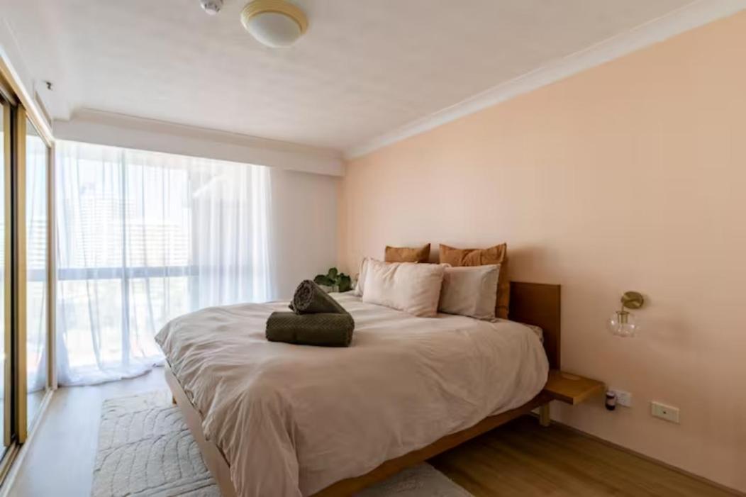 Longbeach Luxe, Surfers Paradise Apartment
